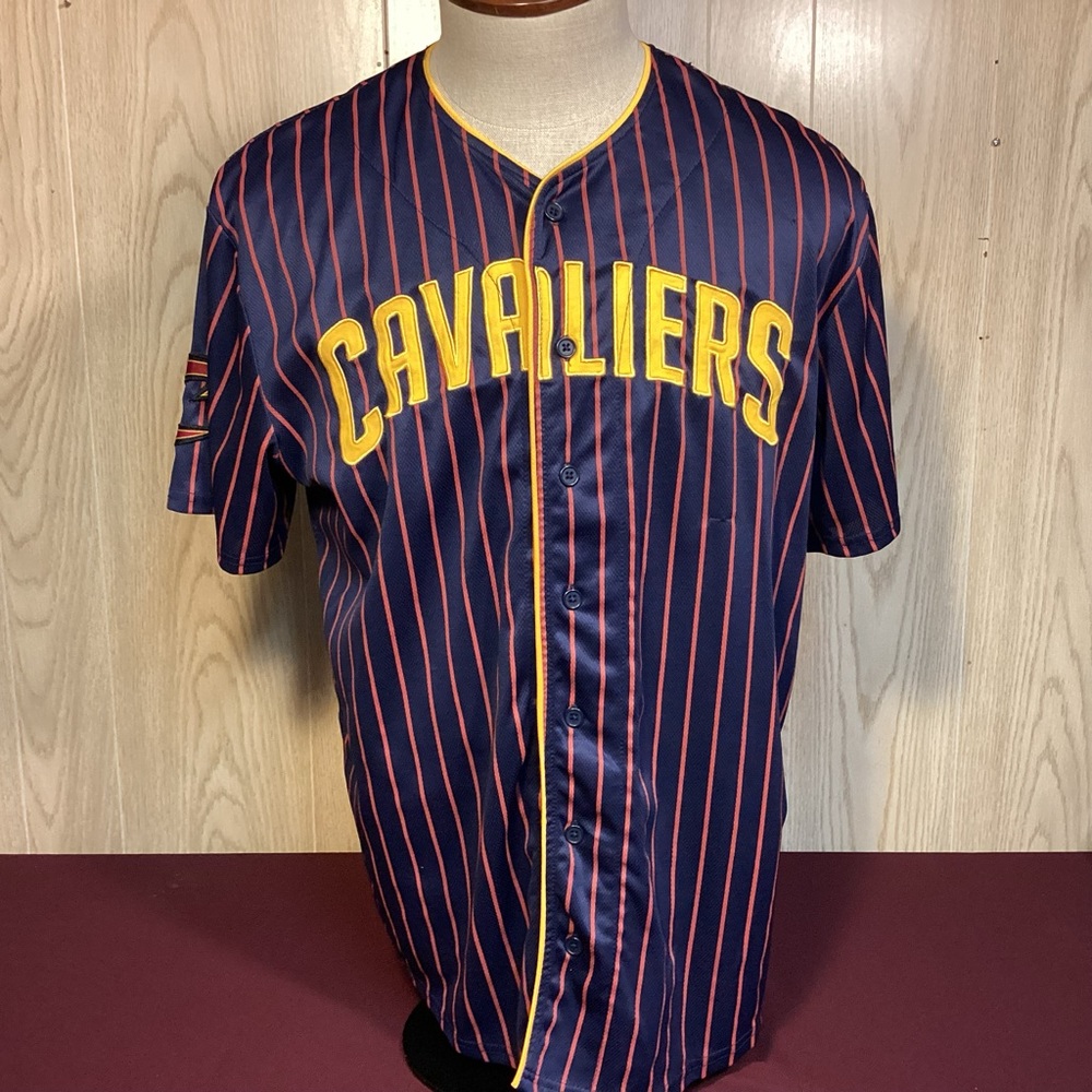 Cleveland Cavaliers Basketball Pinstriped Button down  jersey mens size XL